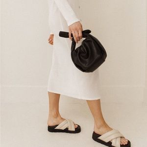 REMI/REID DARYL BOW TIE CROSSBODY IN BLACK